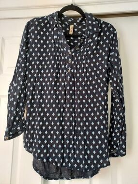 Mudd Navy Printed Button-Down Blouse